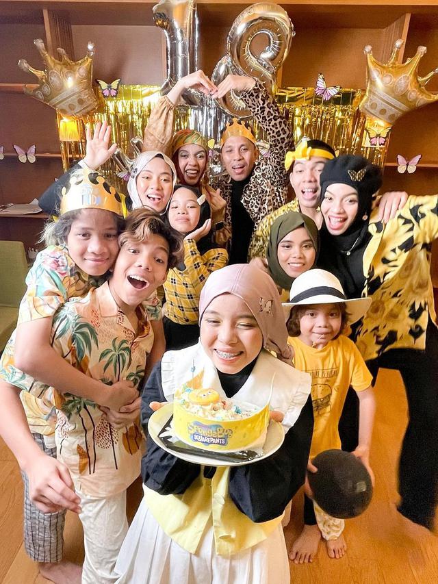 Momen Perayaan Ultah Fatimah Halilintar yang Ke-18. (Sumber: Instagram/genifaruk)