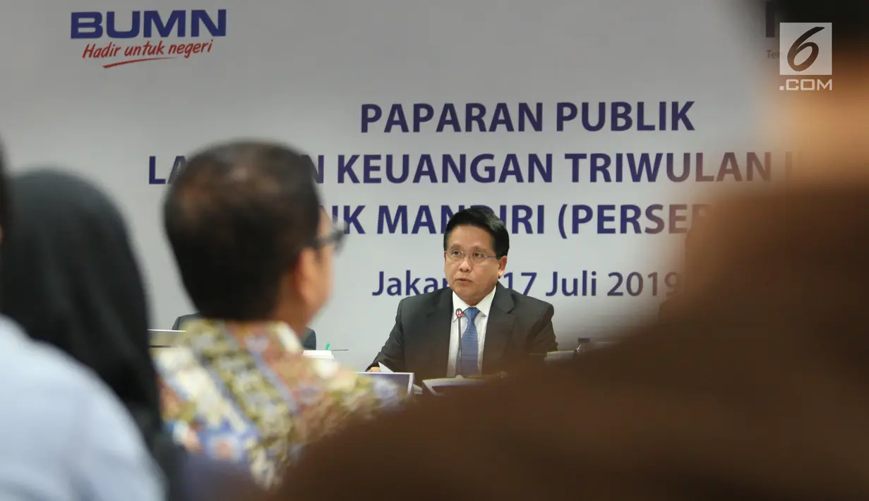 Direktur Bisnis dan Jaringan Hery Gunardi memaparkan kinerja Bank Mandiri triwulan II-2019 di Jakarta, Rabu (17/7/2019). Adapun pertumbuhan kredit rata-rata perseroan (bank only) tumbuh 12,1% secara yoy menjadi Rp690,5 triliun berdasarkan ending balance pada Juni 2019. (Liputan6.com/Angga Yuniar)