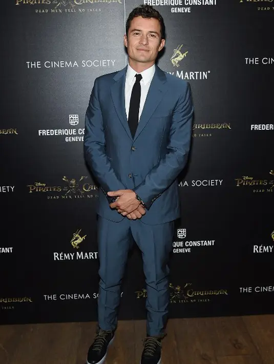 Melansir The Sun, seorang paparazzi berhasil memotret Orlando dan Mia tengah berada di sebuah pantai di kawasan Malibu. Mengenakan pakaiana bergaya vintage, keduanya sangat terlihat menikmati kebersamaannya. (AFP/Bintang.com)