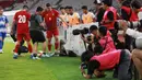 <p>Pemain Timnas Indonesia U-22, Ronaldo Kwateh terjatuh usai menabrak papan iklan saat melawan Timnas Lebanon U-22 pada laga leg kedua uji coba di Stadion Utama Gelora Bung Karno (SUGBK), Jakarta, Minggu (16/4/2023). Timnas Indonesia U-22 menang dengan skor 1-0. (Bola.com/M Iqbal Ichsan)</p>