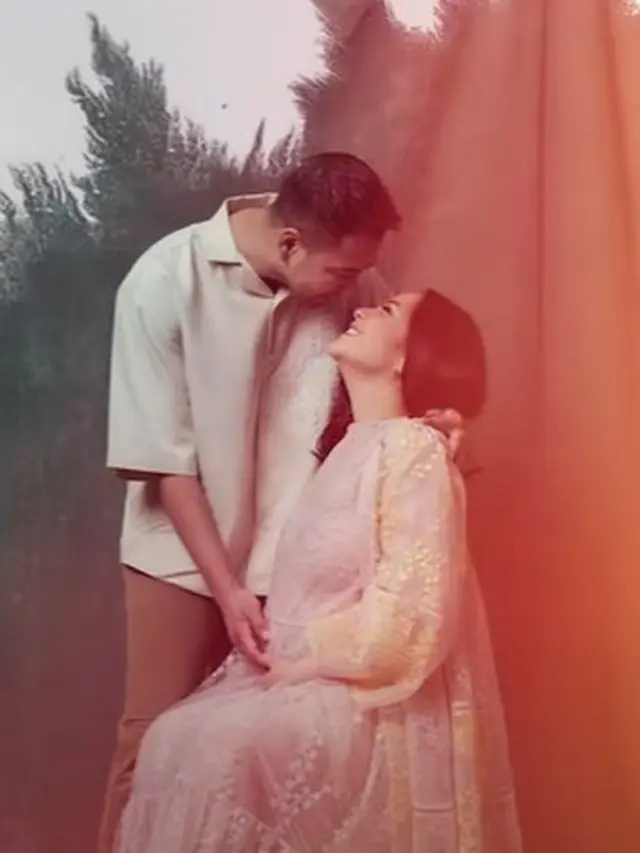 6 Potret Maternity Shoot Nagita Slavina di Kehamilan Kedua, Mesra Bareng Raffi Ahmad