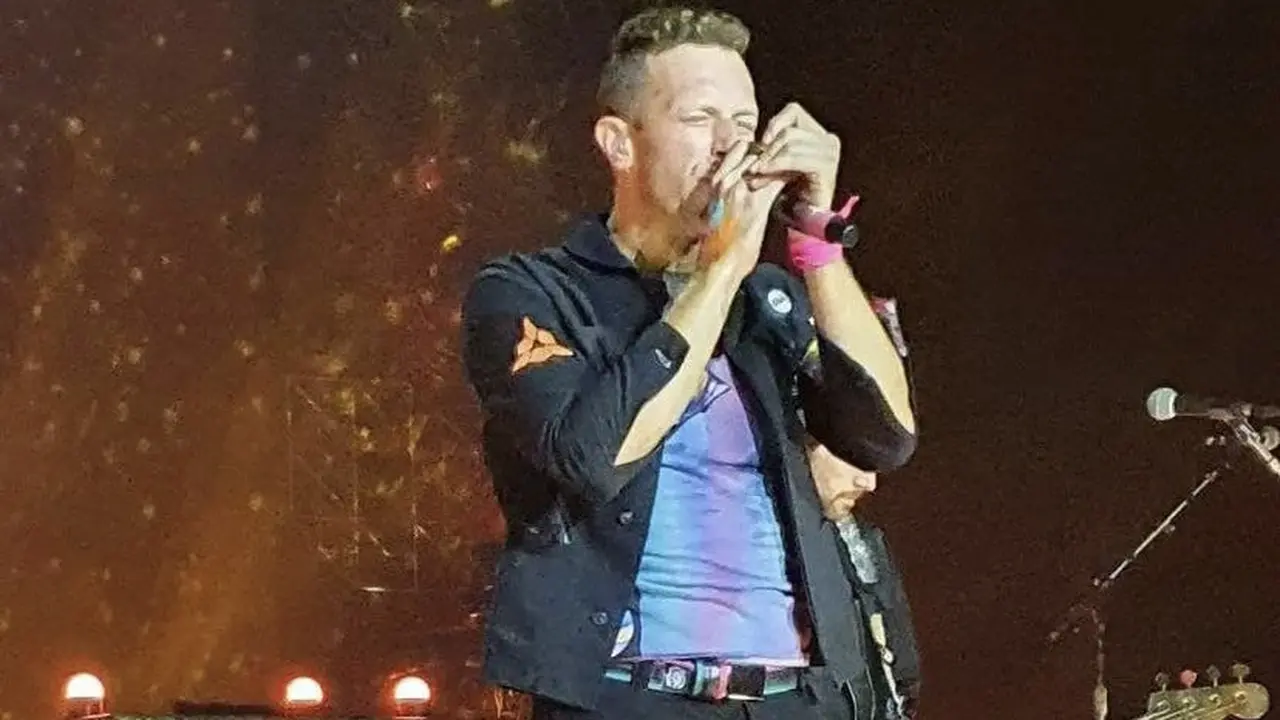 Chris Martin Kenakan Sepatu dari Tempat Sampah untuk Era Album Coldplay Terbaru/dok. Instagram @coldpayplayinghq