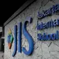 Setelah pemeriksaan selama 10 jam, guru Jakarta International School (JIS) Neil Bantleman dan Ferdinant Tjiong resmi ditahan pada Senin 14 Juli 2014 kemarin. Penahanan itu terkait dugaan pelecehan seksual di terhadap anak di bawah umur.