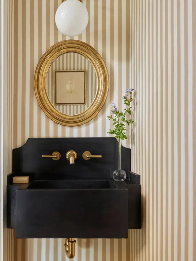 8 Ide Wallpaper Kamar Mandi: Sulap Kamar Mandi Minimalis Jadi Mewah!