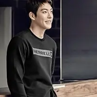 Sejak beberapa bulan belakangan, aktor tampan Kim Woo Bin diketahui mengidap penyakit kanker. Baru-baru ini ia disebut tengah menjalani pengobatan tahap awal, yakni berupa kemoterapi. (Instagram/kimwoobin_89)