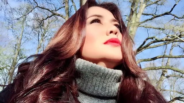 6 Pesona Cornelia Agatha yang Awet Muda di Usia 46 Tahun, Tak Menua