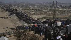 Pengungsi Palestina yang terpaksa mengungsi meninggalkan bagian utara Gaza melalui jalan pesisir menuju selatan, Selasa 16 September 2025. (AP Photo/Abdel Kareem Hana)