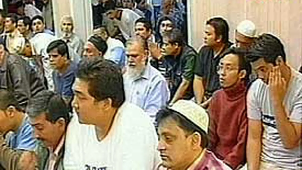 071220aislam_as.jpg