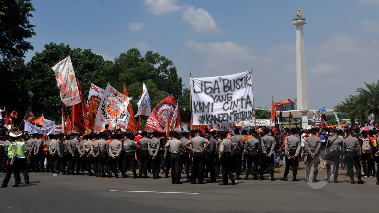 ISL Ditiadakan, Jakmania Gelar Aksi di Depan Istana Negara