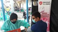 Polda Metro Jaya menginisiasi Vaksinasi Merdeka untuk kado HUT ke 76 RI. (Humas Polda Metro Jaya)