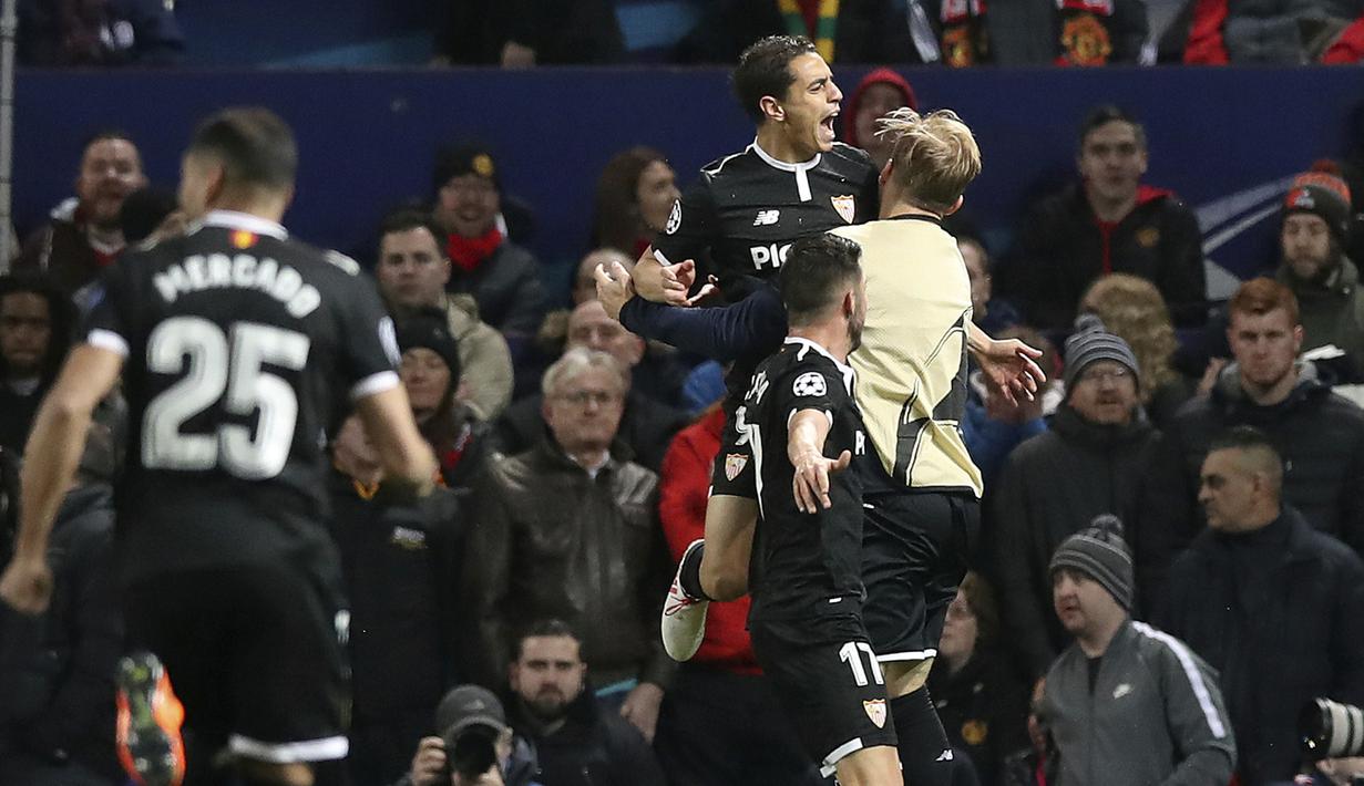 Penyerang Sevilla, Wissam Ben Yedder (tengah) masuk dalam daftar top scorer sementara Liga Champions. Pemain asal Prancis tersebut telah mengoleksi delapan gol  pada babak 16 besar. (Martin Rickett/PA via AP)