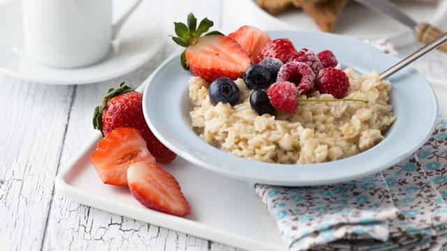 Mengonsumsi Oatmeal