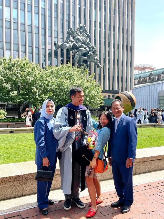 7 Potret Kebersamaan Amel Carla Bersama Kakak yang Baru Saja Wisuda di Amerika