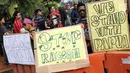 Peserta Aksi Kamisan ke-598 saat berunjuk rasa di depan Istana Merdeka, Jakarta, Kamis (22/8/2019). Aksi Kamisan ke-598 mengangkat permasalahan dan meminta pemerintah menghentikan kasus Rasisme, Kekerasan dan Diskriminasi yang terjadi di Papua. (Liputan6.com/Helmi Fithriansyah)