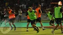 Kapten Liverpool Steven Gerrard ikut serta dalam sesi lathan terbuka yang digelar di Stadion GBK Jakarta pada Jumat 19 Juli 2013 (Liputan6.com/Helmi Fithriansyah)