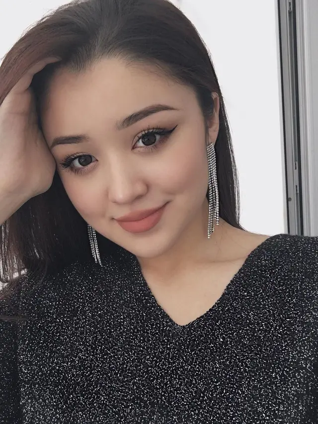 7 Potret Dayana, Cewek Kazakhstan yang Ajak Nikah YouTuber Fiki Naki