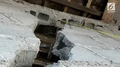 Kibat diguyur hujan deras dalam dua hari lamanya, membuat puluhan rumah dan ruas jalan di Purworejo, Jawa Tengah, retak-retak.