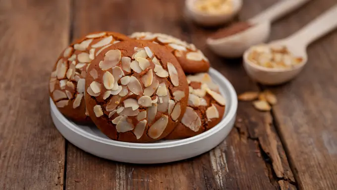 cookies coklat almond