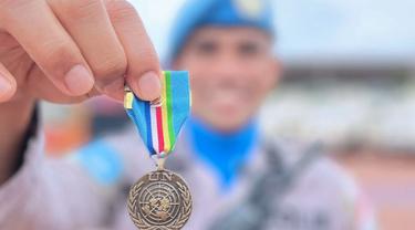 Penghargaan PBB yang diterima personel Polda Riau sebagai pasukan perdamaian di Afrika Tengah.