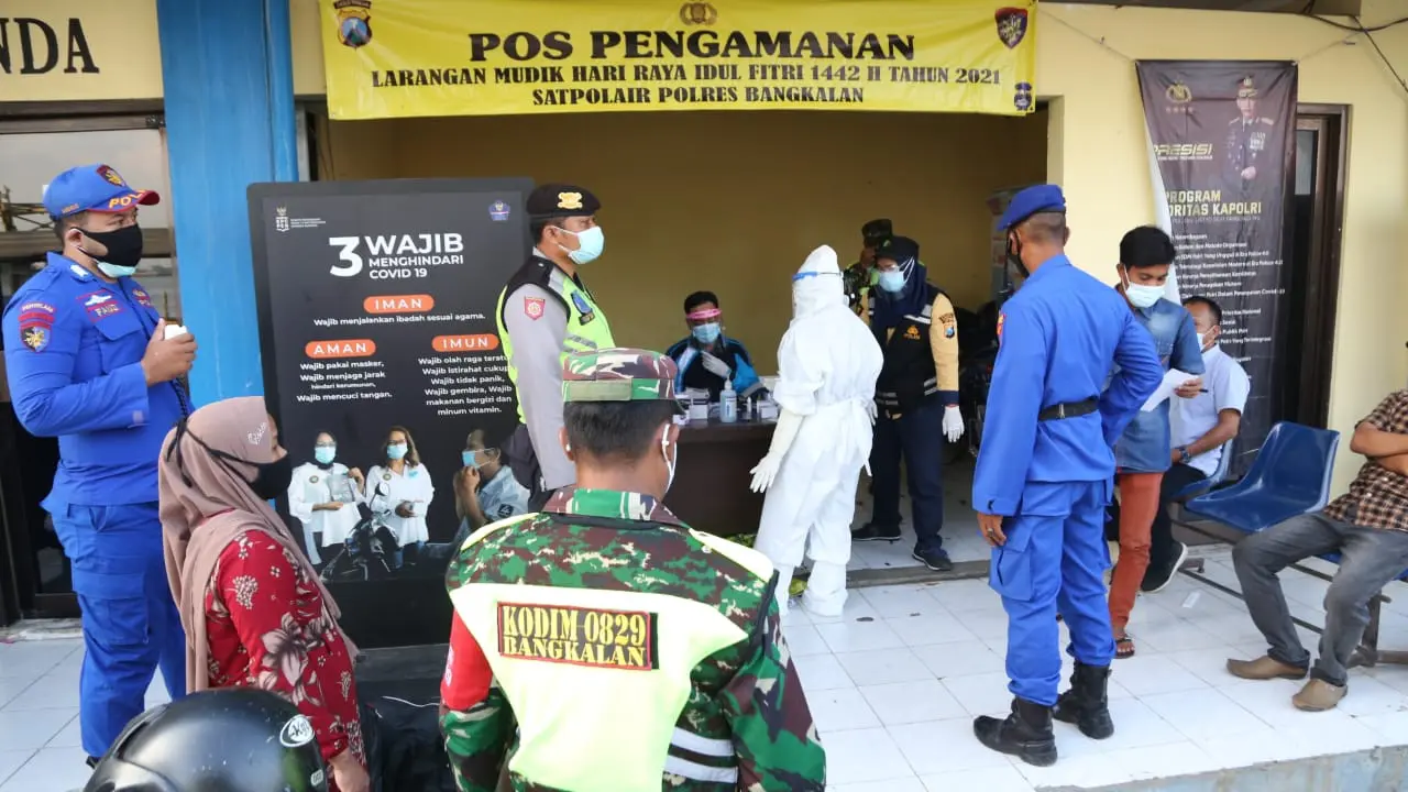 Tes Covid-19 di Pelabuhan Kamal. (Dian Kurniawan/Liputan6.com)