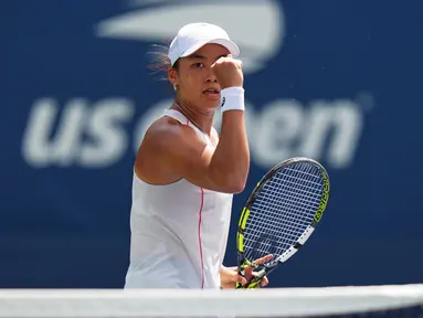 Janice Tjen dari Indonesia bereaksi setelah mencetak poin melawan Veronika Kudermetova dari Rusia selama babak pertama turnamen grand slam US Open 2025, Minggu 24 Agustus 2025, di New York, Amerika Serikat. (AP Photo/Frank Franklin II)