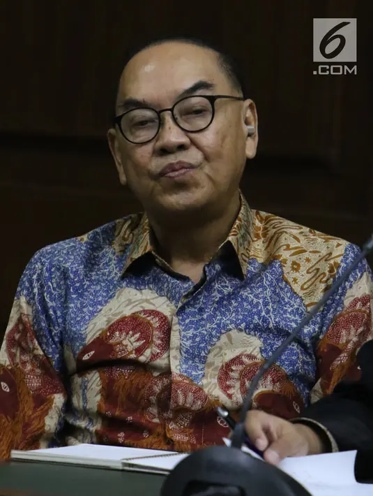 Terdakwa suap pembangunan PLTU Riau-1 Johannes Budisutrisno Kotjo saat menjalani sidang lanjutan di Pengadilan Tipikor, Jakarta, Kamis (18/10). Sidang mendengar keterangan saksi dari PT PJB dan PT Samantaka Batubara. (Liputan6.com/Helmi Fithriansyah)