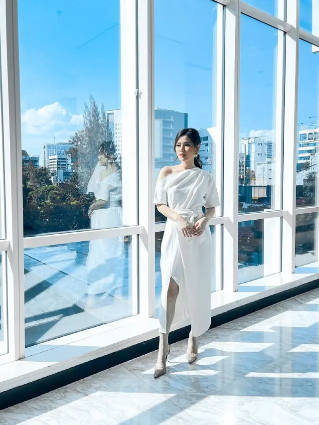 7 Potret Melisa Hartanto dengan Simpel Dress, Tampil Menawan