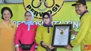 Citizen6, Surabaya: Senam rekreasi yang berisikan tiga lagu khas Jawa timur tesebut,  diikuti kurang lebih 3.600 personil dari seluruh cabang Porwosi tingkat kabupaten se-Jawa Timur dan berbagai instansi TNI dan Polri.  (Pengirim: Penkobangdikal)