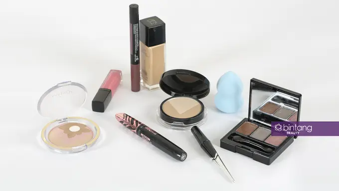 Makeup Wajib yang Ada di Tas Anak Kuliahan