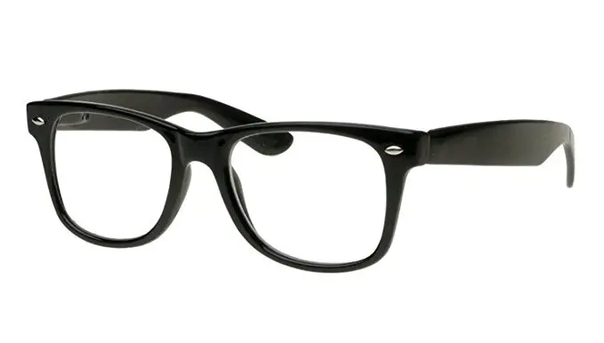 Kacamata Wayfarer. amazon.com