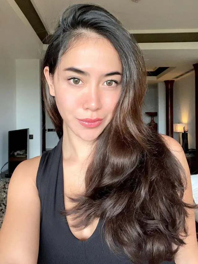 Beda Usia 15 Tahun, Ini 6 Potret Baby Jovanca Pacar Baru Adilla Dimitri