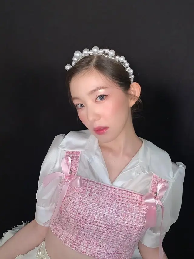 Inspirasi Outfit Valentine Pink ala Irene Red Velvet. [@renebaebae]