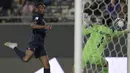 Striker Timnas Prancis U-20, Sekou Lega gagal mencetak gol ke gawang Honduras setelah sundulannya hanya membentur tiang gawang pada laga terakhir Grup F Piala Dunia U-20 2023 di Unico Diego Armando Maradona Stadium, La Plata, Argentina, Senin (29/5/2023) dini hari WIB. (AFP/Juan Mabromata)