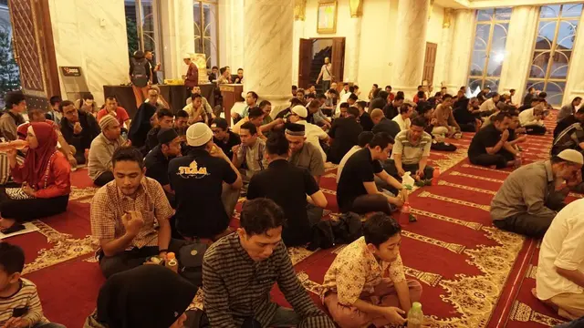 Green Peace Indonesia menyelenggarakan acara buka puasa dengan konsep Eco Iftar di Masjid Agung Trans Studio Bandung. (Dok. Greenpeace Indonesia)