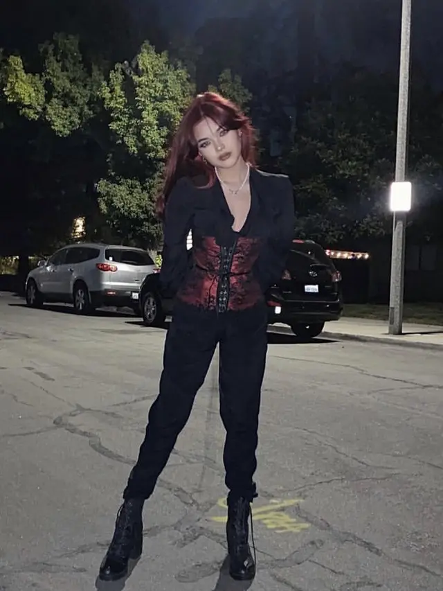 Gaya Swag Queennara Putri Liza Natalia,  credit: @queennara_h