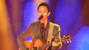 Freza, keluar sebagai Jawara Bintang Panggung Asik 2017 sukses menunjukan penampilannya hingga membuat dewan juri seperti Naga Lyla, Enda Ungu, dan Trio Macan terpukau melihatnya tampil dengan gitar akustik. (Adrian Putra/Bintang.com)
