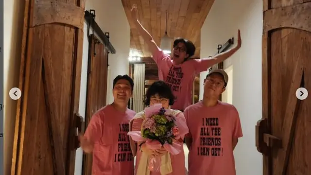 8 Momen Liburan Gong Yoo di Bali, Asyik Nikmati Pantai
