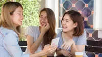 Menjadi pendengar aktif saat mengobrol/Copyright Freepik/tirachardz.