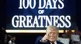 Presiden Amerika Serikat (AS), Donald Trump tiba untuk menyampaikan pidato yang menandai hari ke-100 masa jabatannya di Macomb County Community College Sports Expo Center, Warren, Michigan, pada tanggal 29 April 2025. (Jim WATSON/AFP)