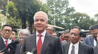 Ganjar Pranowo dan Mahfud Md tiba di Mahkamah Konstitusi, (MK), Rabu (27/3/2024). (Merdeka.com/ Alma Fikhasari)