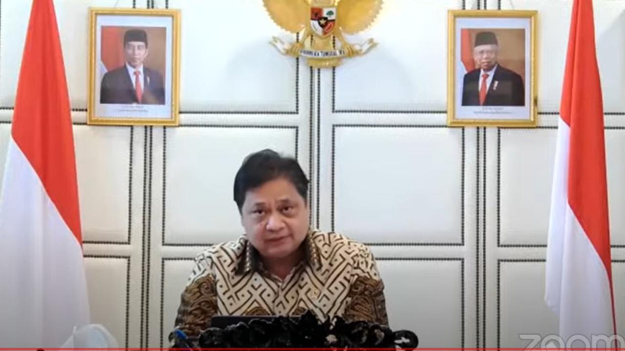 Menko Perekonomian Airlangga Hartarto saat konferensi pers evaluasi perpanjangan PPKM level.
