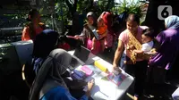 Vaksinasi dilaksanakan di seluruh Puskesmas dan Posyandu serta tempat lain yang ditunjuk, antara lain sekolah taman kanak-kanak. (merdeka.com/Arie Basuki)
