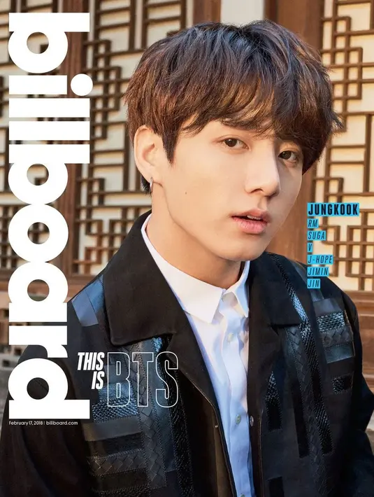 Jungkook BTS terlihat mengenakan jaket Bottega Veneta saat menjalani pemotretan dengan Billboard. Jaket warna hitam ini berharga Rp 100 juta. (Foto: koreaboo.com)