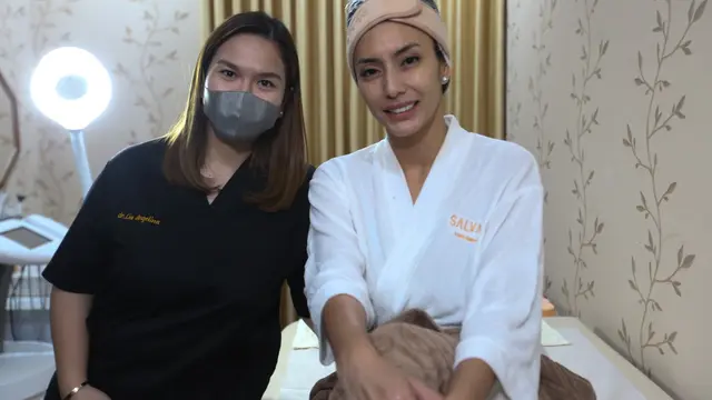 Tyas Mirasih melakukan perawatan