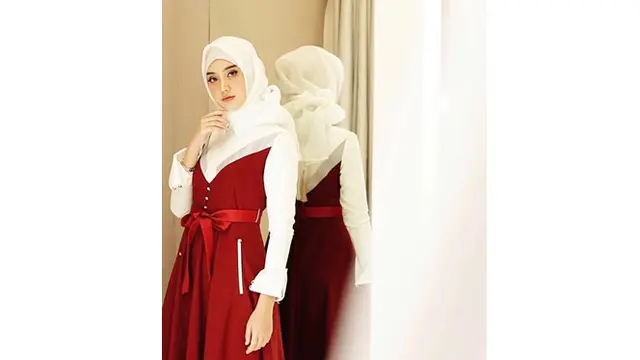 6 Potret Esta Pramanita Tampil Berhijab, Pemeran Marwa 'Dia Bukan Manusia'