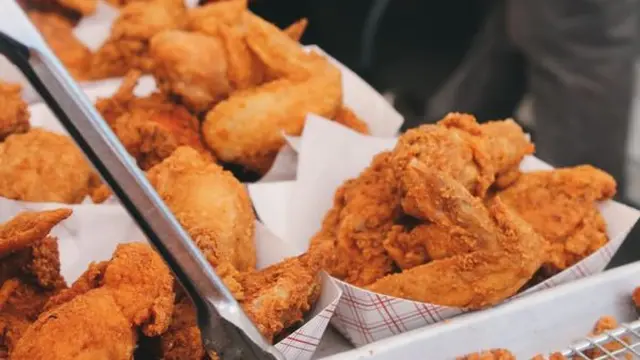 Ilustrasi Ilustrasi Chicken Wings ala Street Food/Photo by Brian Chan on Unsplash