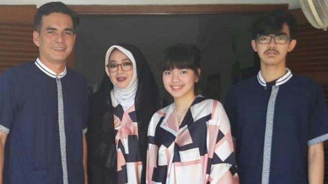 Kenangan Mendiang Rina Gunawan dan Putrinya. (Sumber: Instagram/rinagunawan28)