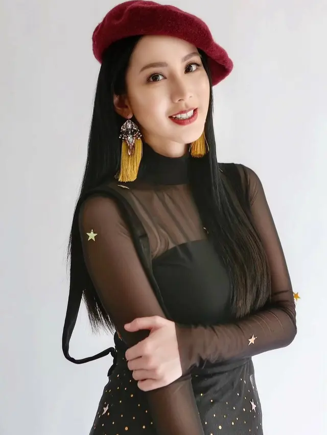 Lama Vakum, Ini 7 Potret Terbaru Jill Gladys yang Makin Awet Muda Bak ABG