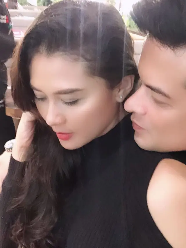 6 Potret Harmonis Choky Andriano dan Istri, Kini Diterpa Isu Perselingkuhan