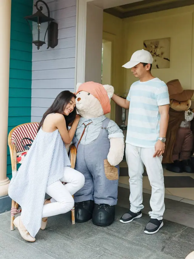 [Bintang] Raditya Dika dan Anissa Aziza